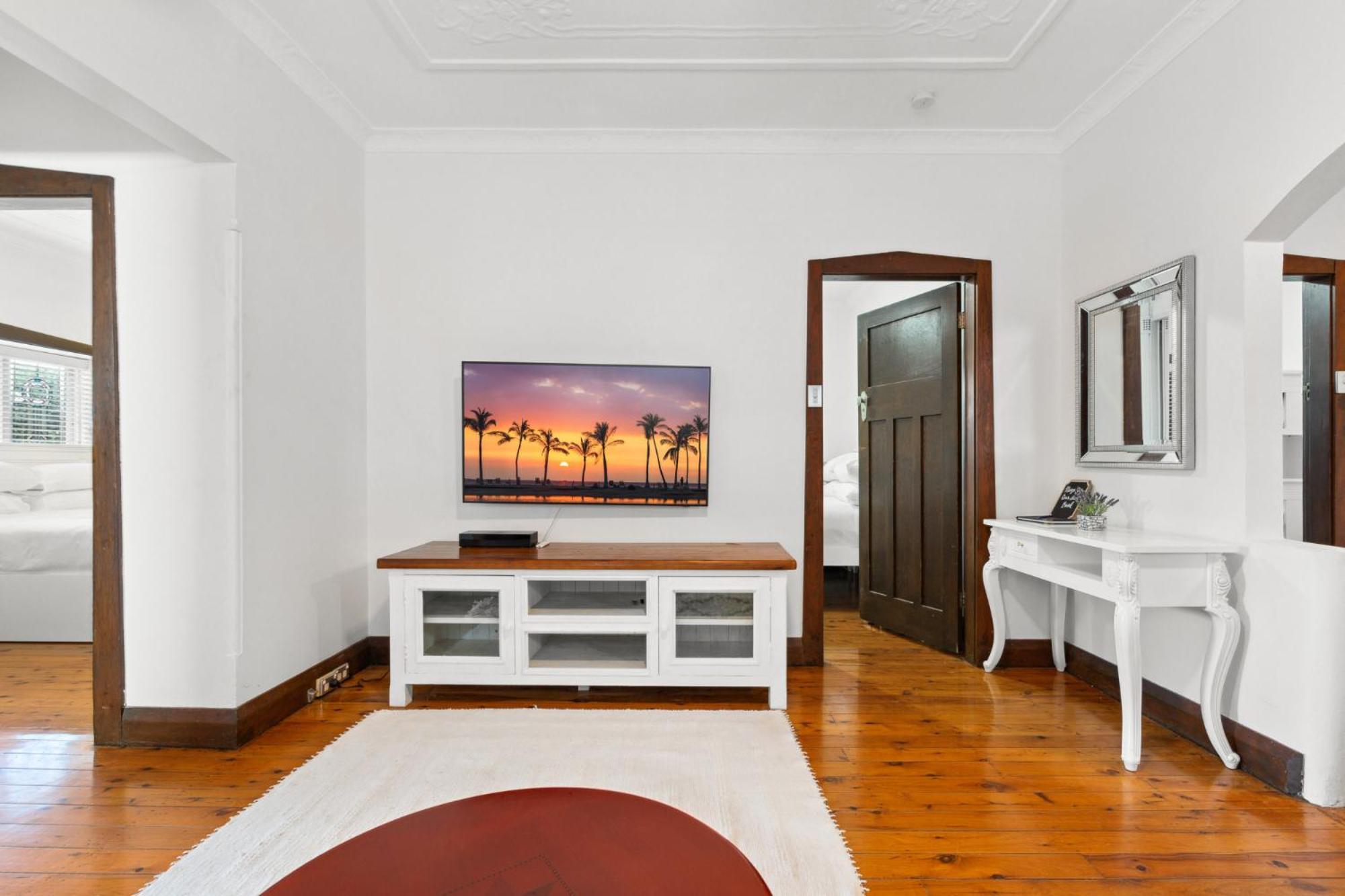 Outstanding 4-bed With Garden Pool & Holiday home Sydney
